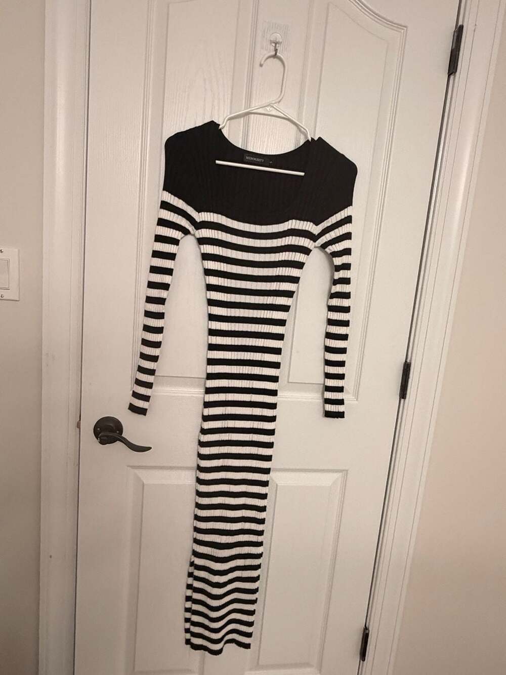 BOGO MEROKEETY Women's Size S Black and White Striped Knit Long Sleeve Midi Dres - Picture 3 of 6